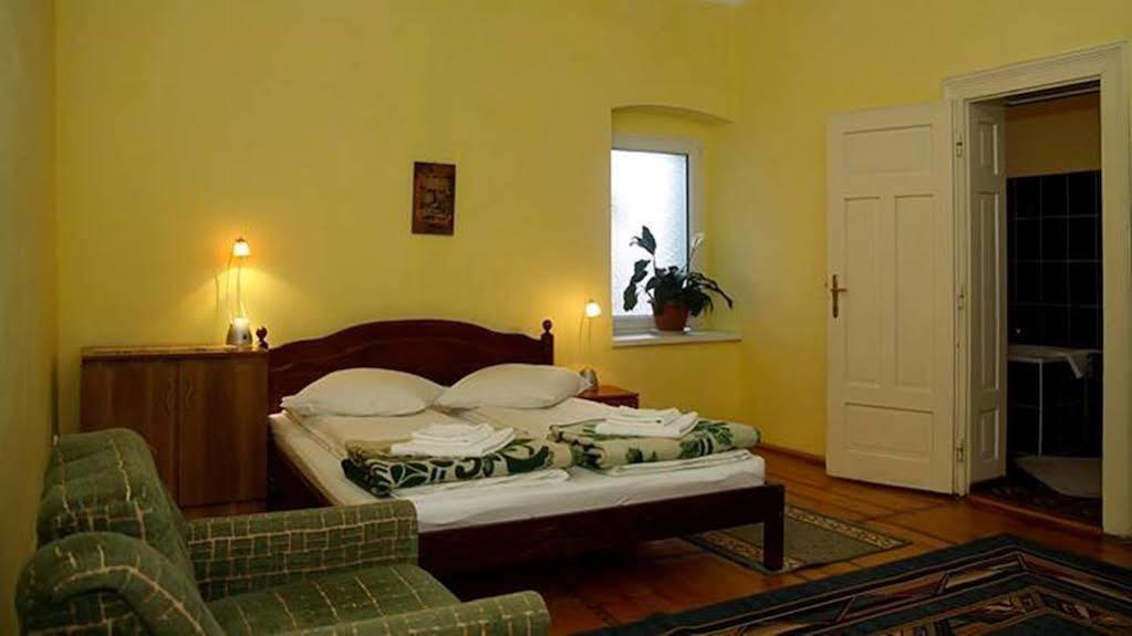 Guesthouse Casa Baciu ซีบิว ภายนอก รูปภาพ