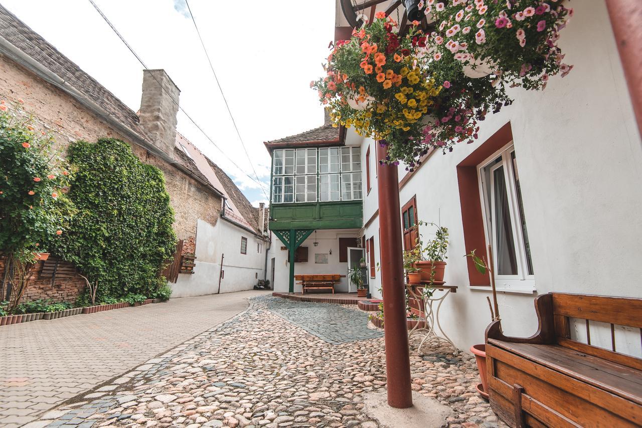 Guesthouse Casa Baciu ซีบิว ภายนอก รูปภาพ