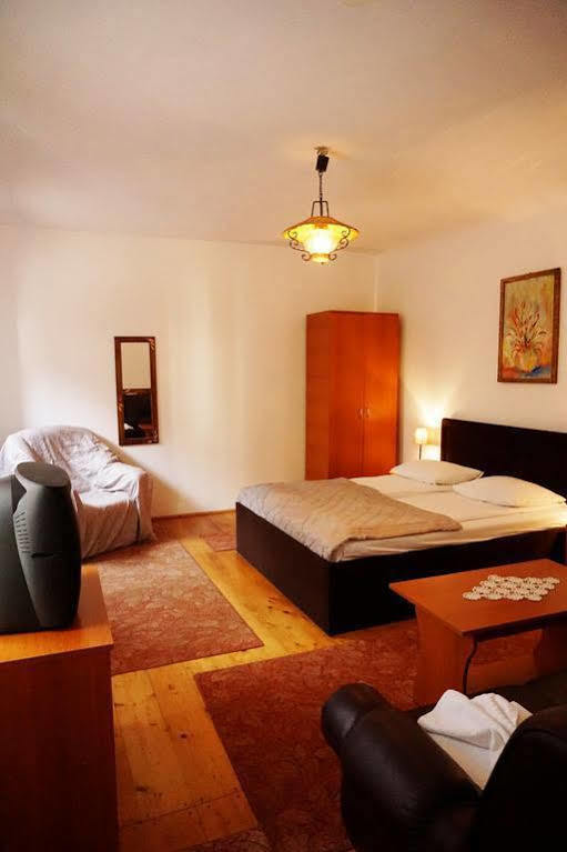 Guesthouse Casa Baciu ซีบิว ภายนอก รูปภาพ