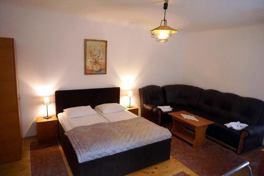 Guesthouse Casa Baciu ซีบิว ภายนอก รูปภาพ