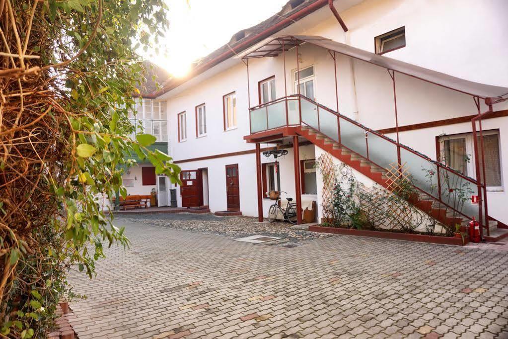 Guesthouse Casa Baciu ซีบิว ภายนอก รูปภาพ